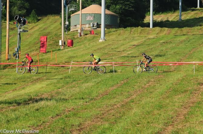 Kate Courtney (Specialized) with a gap shortly after the start