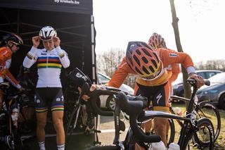 Nikki Harris prepares to make her road debut for Boels Dolmans - 2016 Omloop het Nieuwsblad - Elite Women