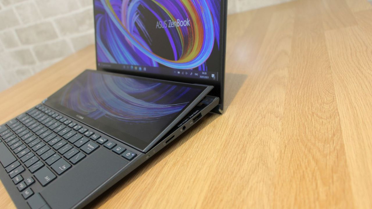 Asus ZenBook Duo 14 UX482 right hand ports