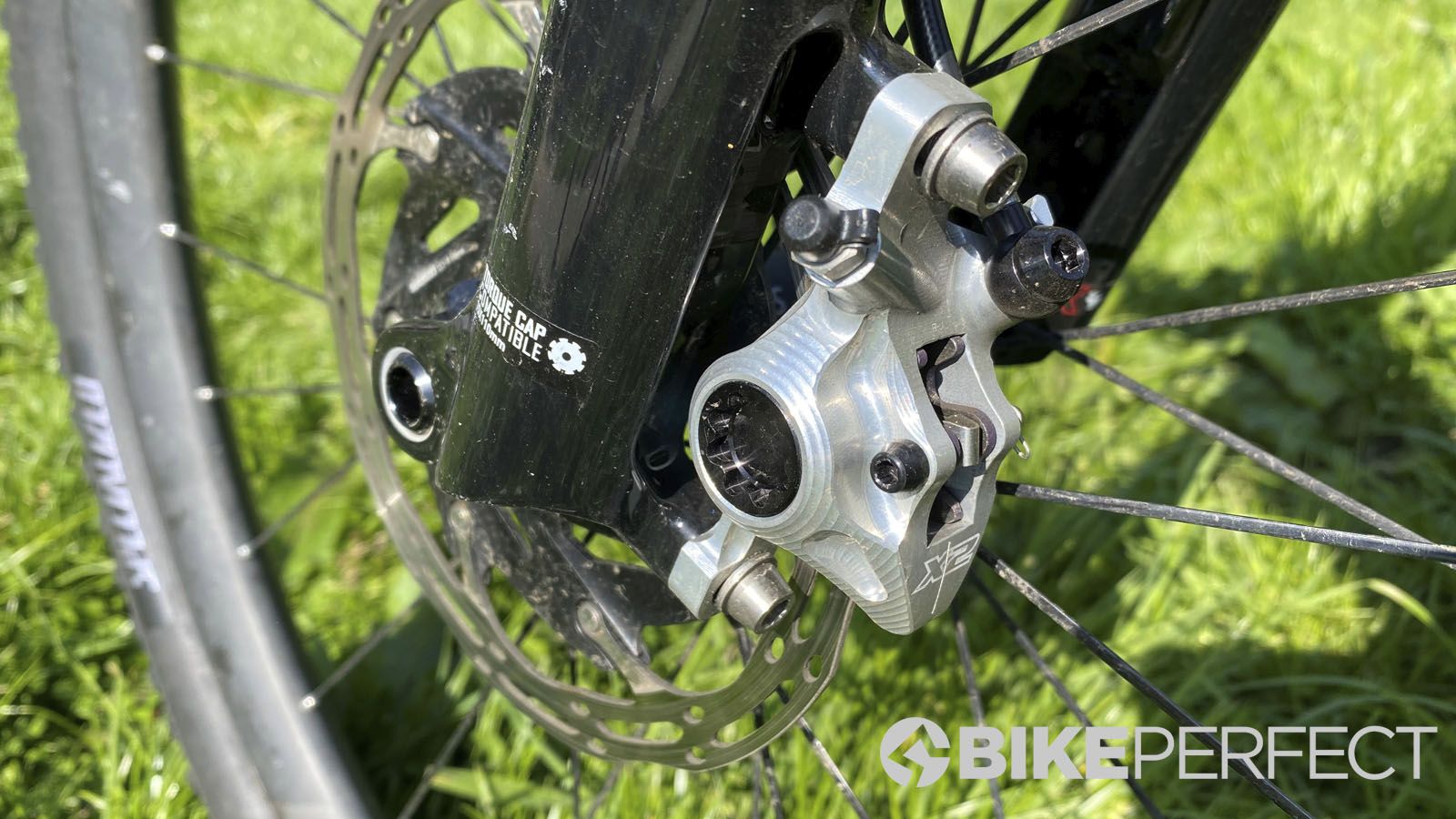 difference between mechanical and hydraulic bike disc brakes