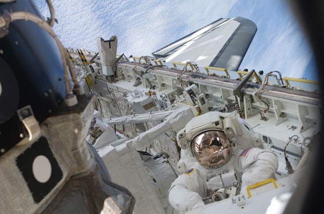 Astronauts to Mark Apollo Moon Landing With Spacewalk