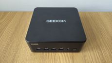 The Geekom ITI3 on a desk