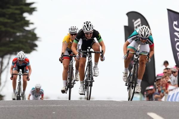 The bunch sprint was also a sprint for the overall lead. Melissa Hoskins (GreenEDGE) beat Chloe Hosking (Total Rush) and took over the yellow jersey.