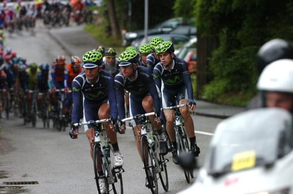 Movistar control the bunch for race leader Rui Costa