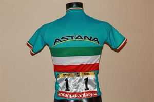 A Vincenzo Nibali Tour de France jersey