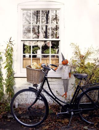 halloween decorating ideas on a bike in a front garden