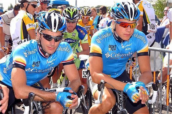 Team Columbia's Servais Knaven and Edvald Boasson Hagen prepare for an arduous day.