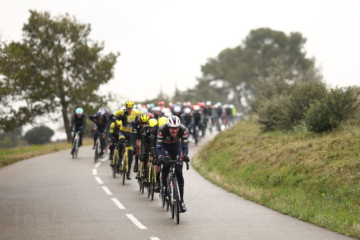The peloton on stage 6 of Paris-Nice
