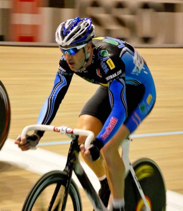Unai Elorriaga in the points race.
