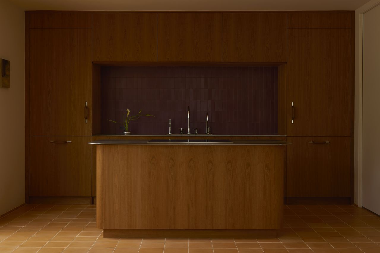 office furnished with cherry wood and terracotta tiles in Los Angeles
