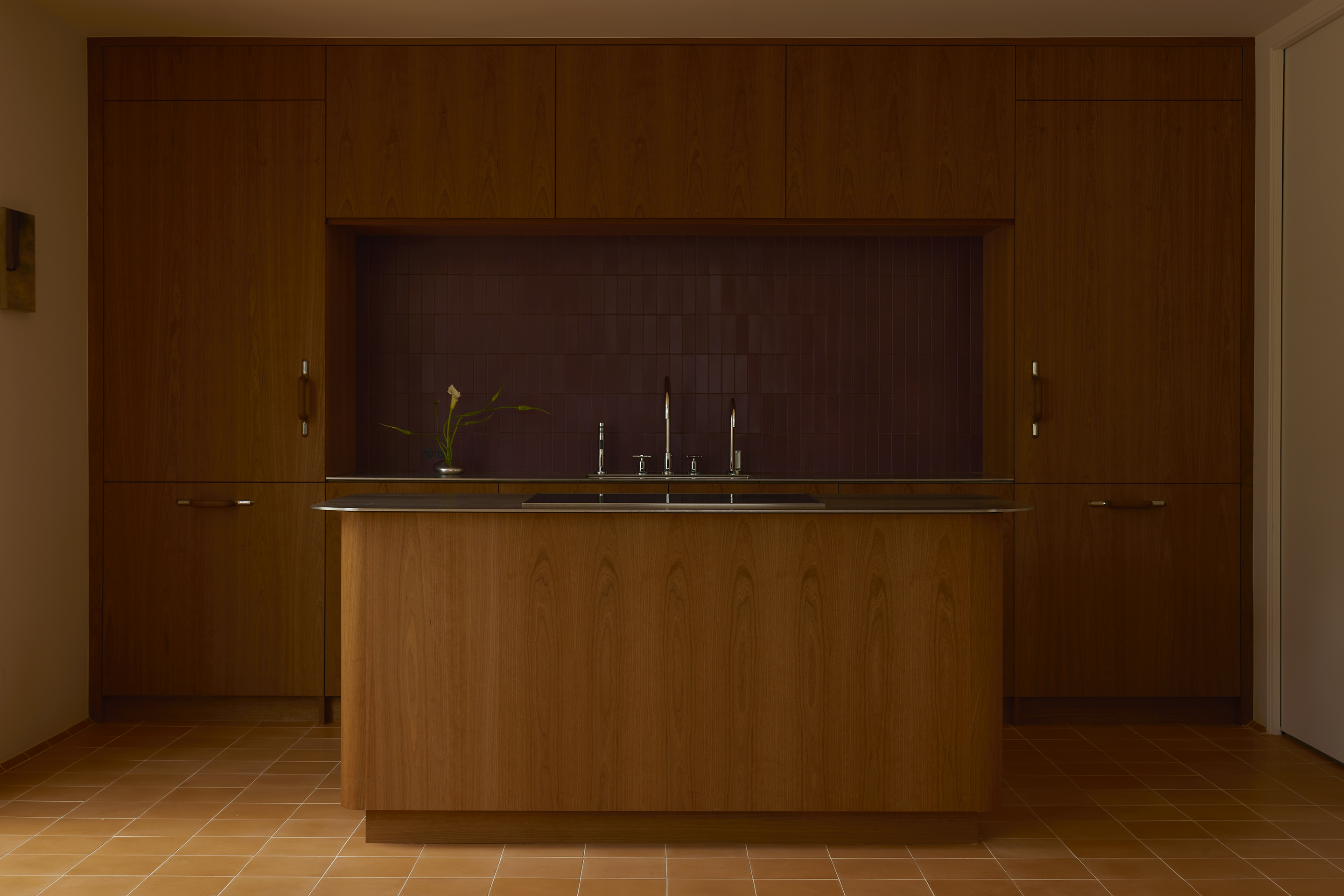 office furnished with cherry wood and terracotta tiles in Los Angeles
