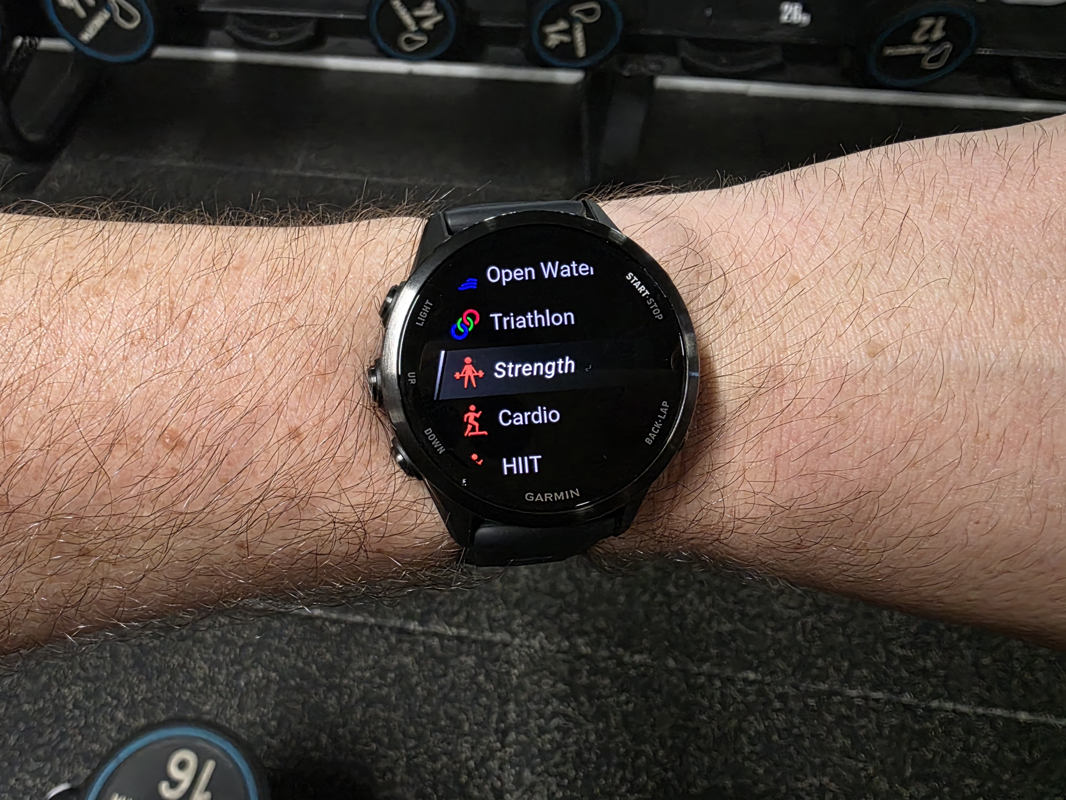 Garmin Forerunner 570 sports tracking - testing in gym