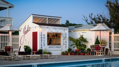 The Low Tide Bar at the Soundview Greenport