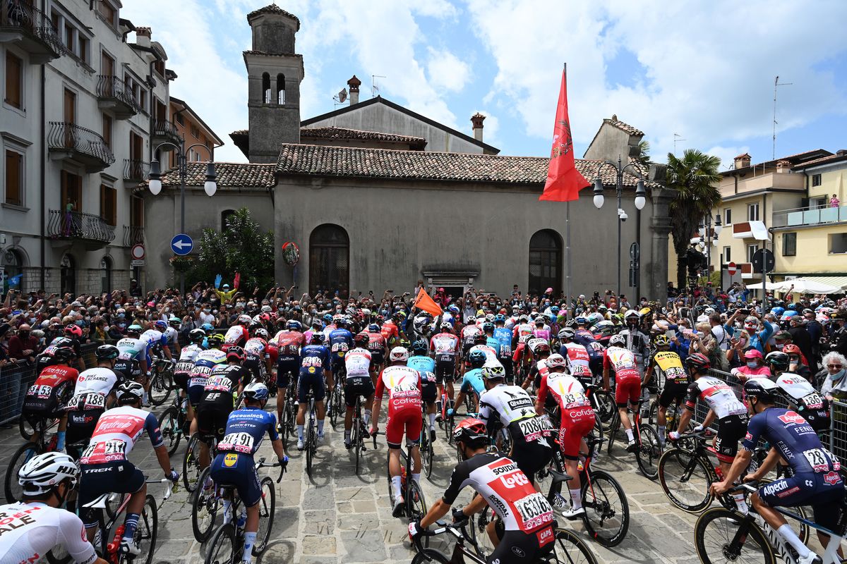 Giro D Italia Stage 15 Momentarily Neutralised Due To Big Crash Giro D Italia Stage 15 Momentarily Neutralised Due To Big Crash