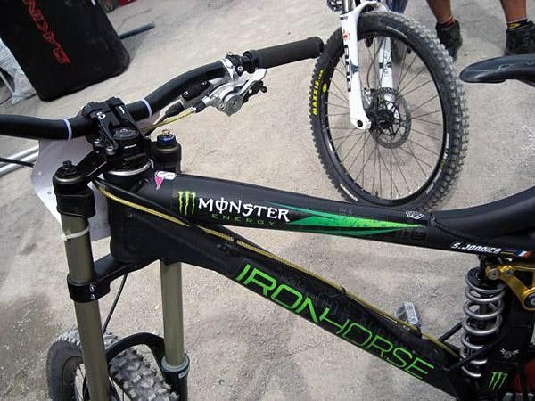 "S" marks the top tube of Sabrina Jonnier, super downhill racer.
