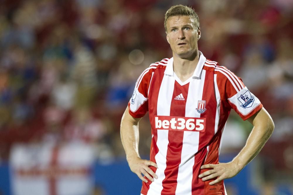 Hughes hopeful over Huth return from injury | FourFourTwo