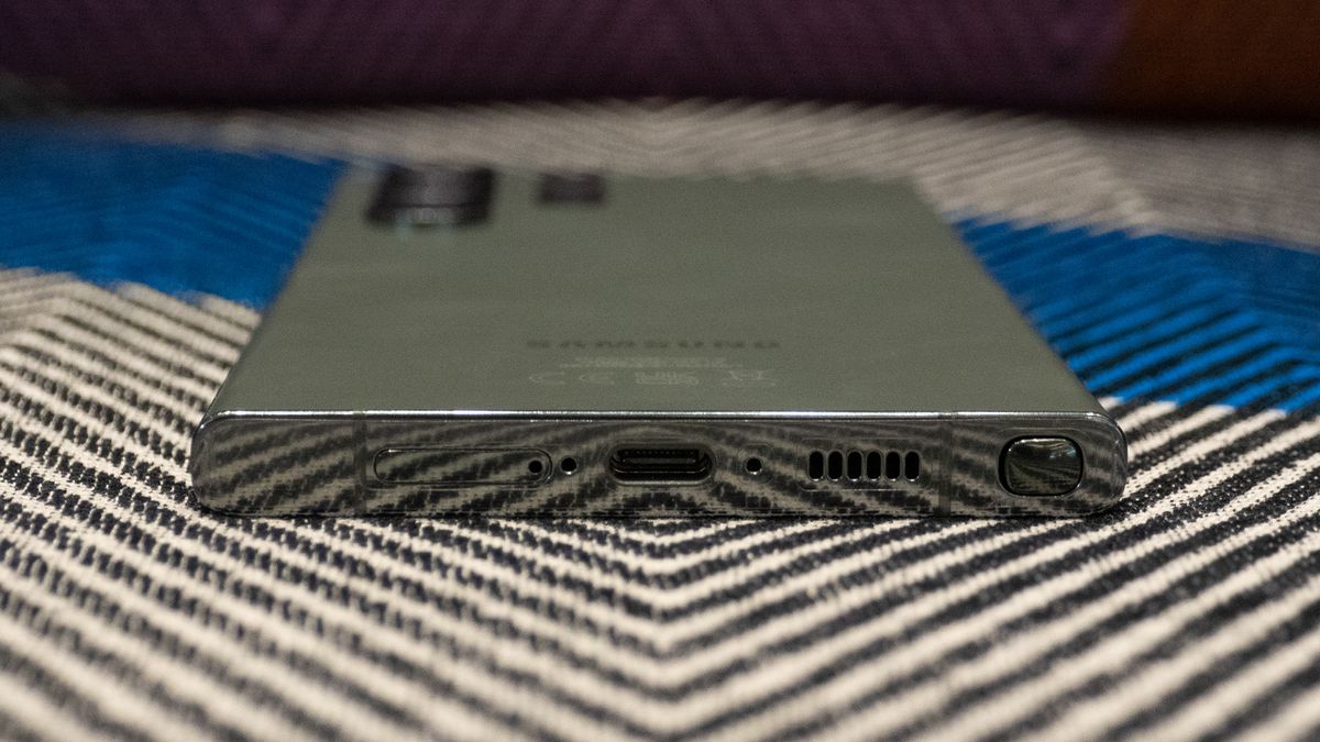 Samsung Galaxy S23 Ultra hands on USB C green on chair