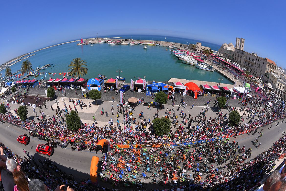 The start of stage 8 of the Giro d'Italia in Molfetta
