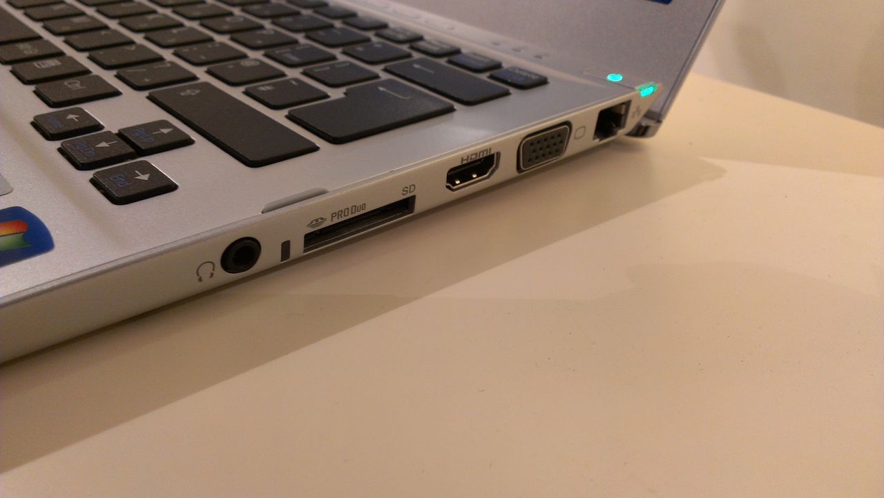 Sony Vaio T13 - Ports
