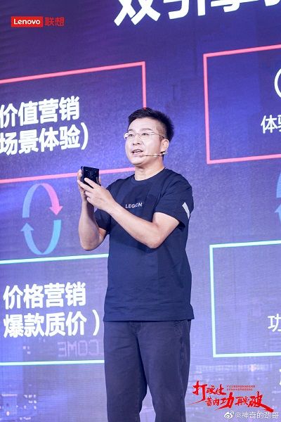 Lenovo Mobile China GM Chen Jin with Razr 2022