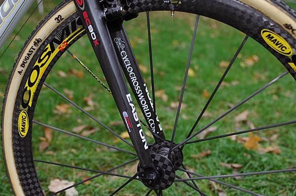 The new Mavic Cosmic Carbone Ultimate is a decidedly premium selection for a 'cross bike.