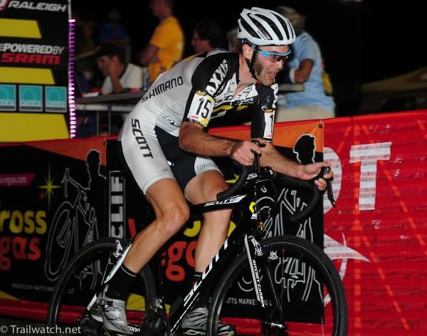 Geoff Kabush (3Rox Racing) riding in the top five