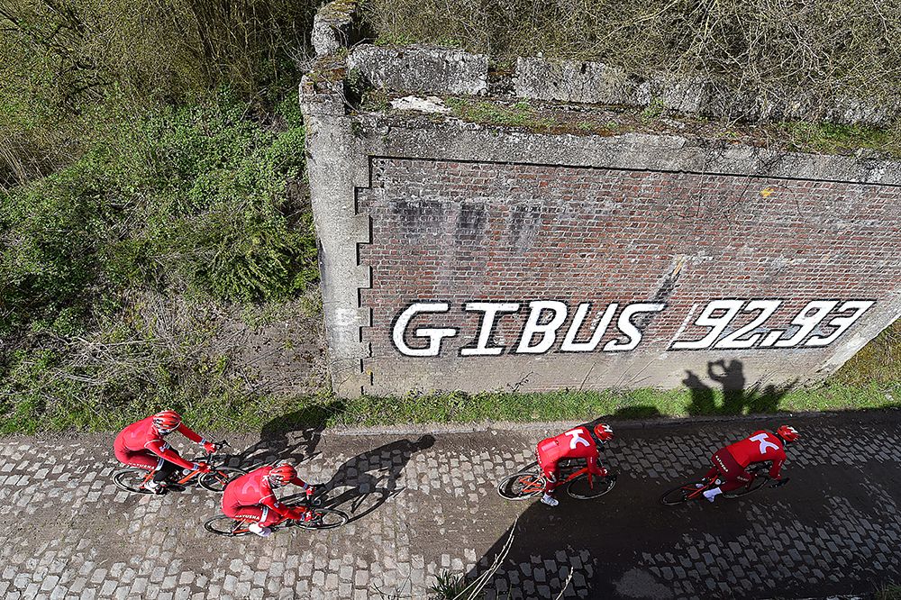 Graffiti along the pav&eacute;