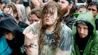 Fans brave the rain at Download 2016