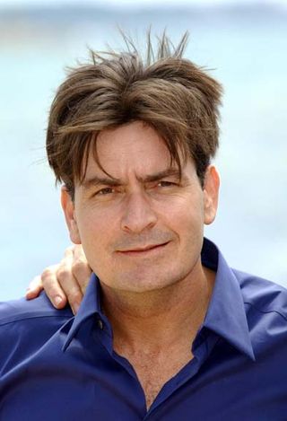 Charlie Sheen signs for more Two and a Half Men
