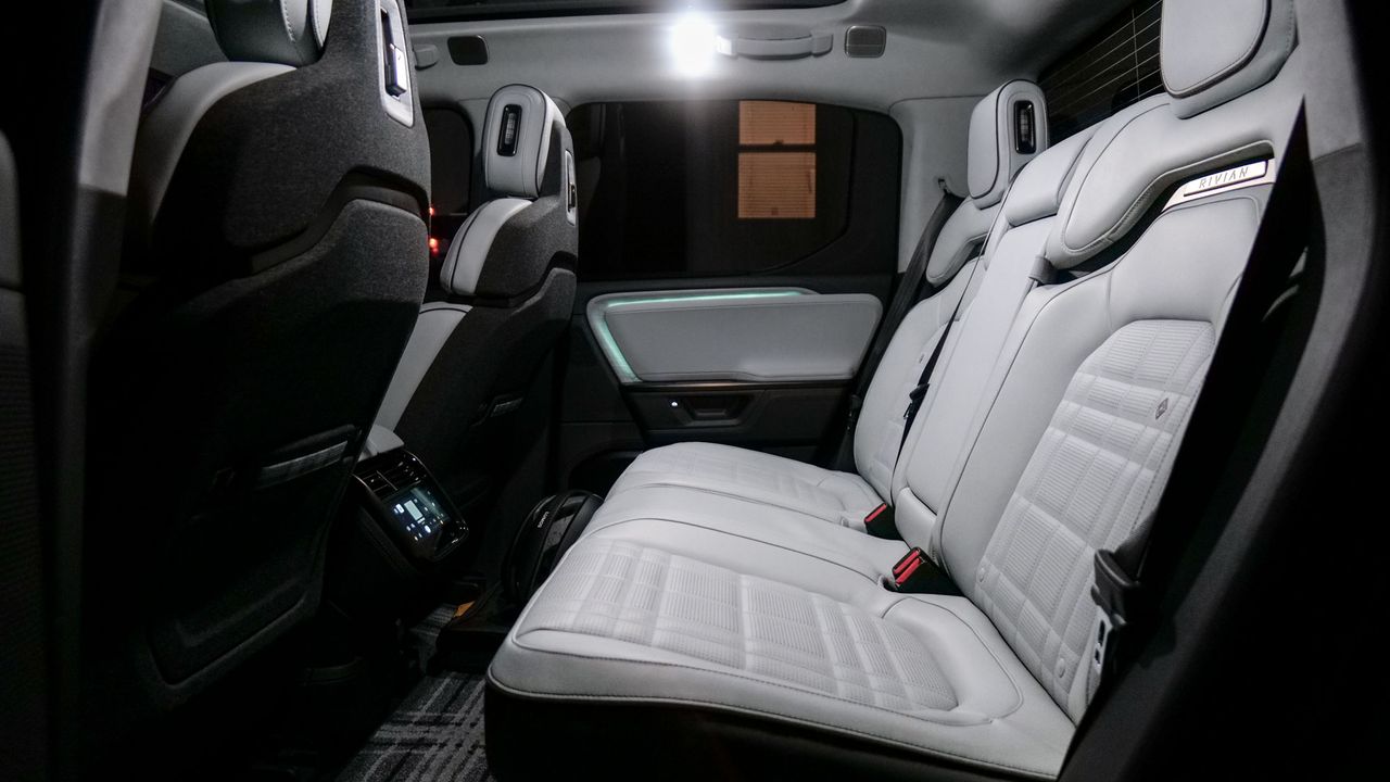 2025 Rivian R1T Tri.