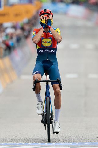 Lidl-Trek's Spanish rider Carlos Verona celebrates after victory as he crosses the finish line of the 15th stage of the 108th Giro d'Italia cycling race of 219kms from Fiume Veneto to Asiago on May 25, 2025. (Photo by Luca Bettini / AFP)