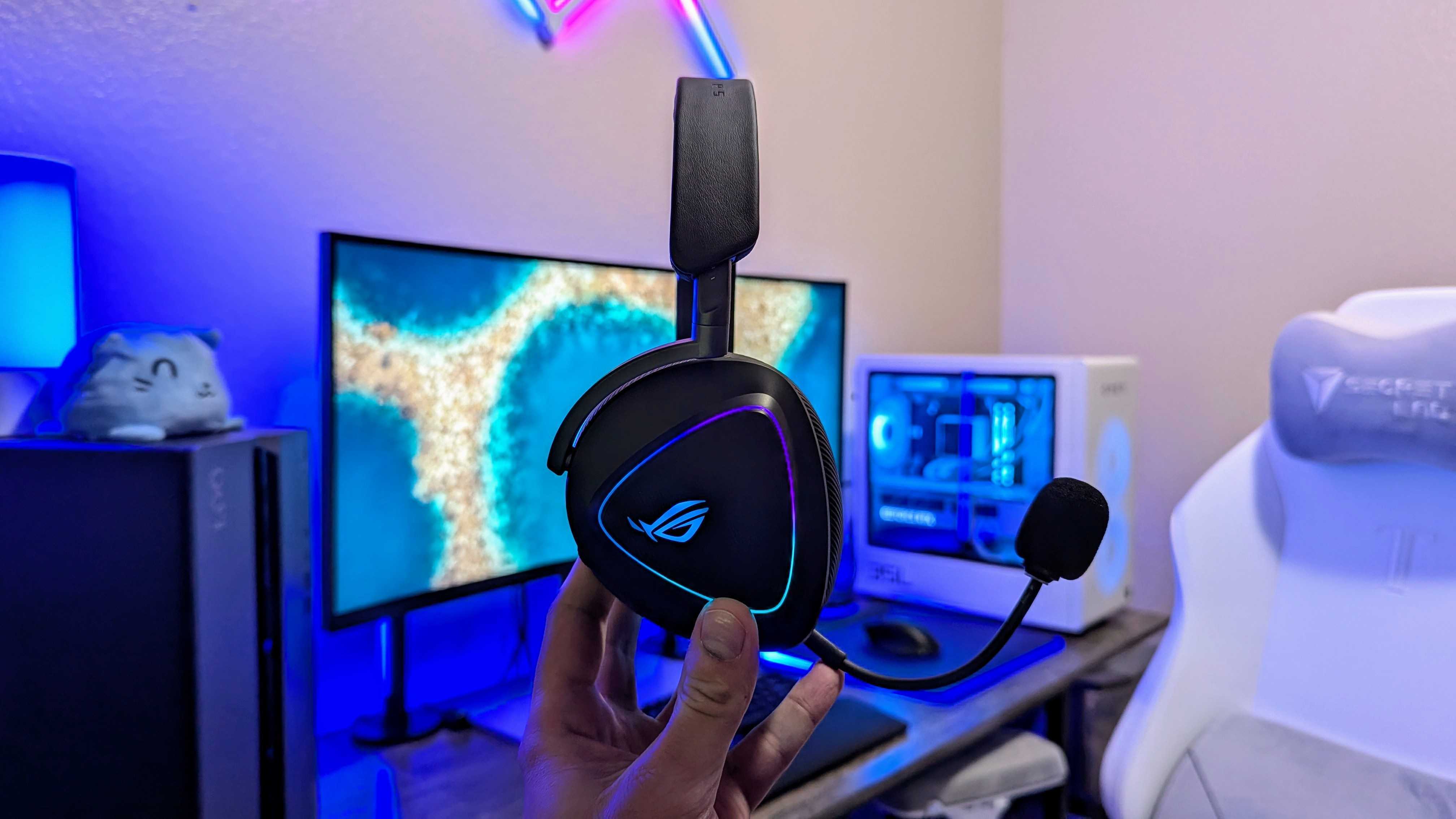Image of the ASUS ROG Delta II wireless PC gaming headset.