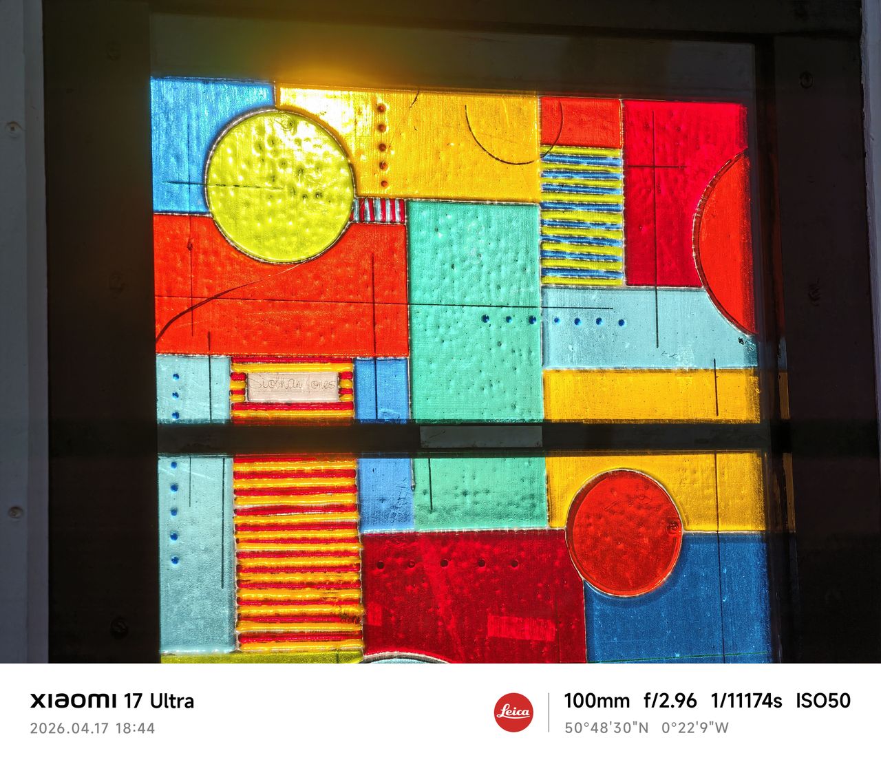 Xiaomi 17 Ultra camera sample high contrast stained glass 4.3x zoom