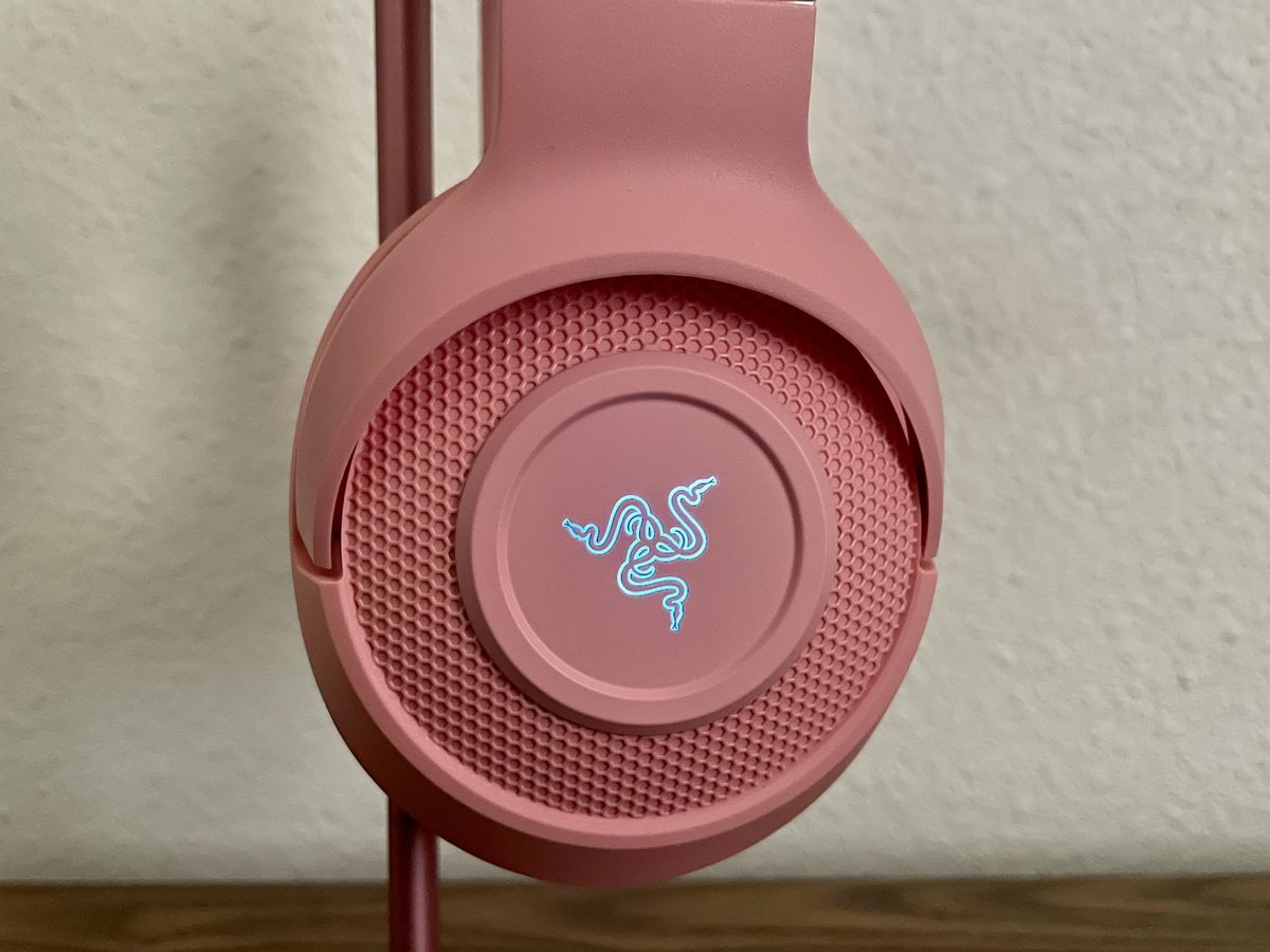 Razer Kraken Bt Kitty Edition Side Razer Logo Light