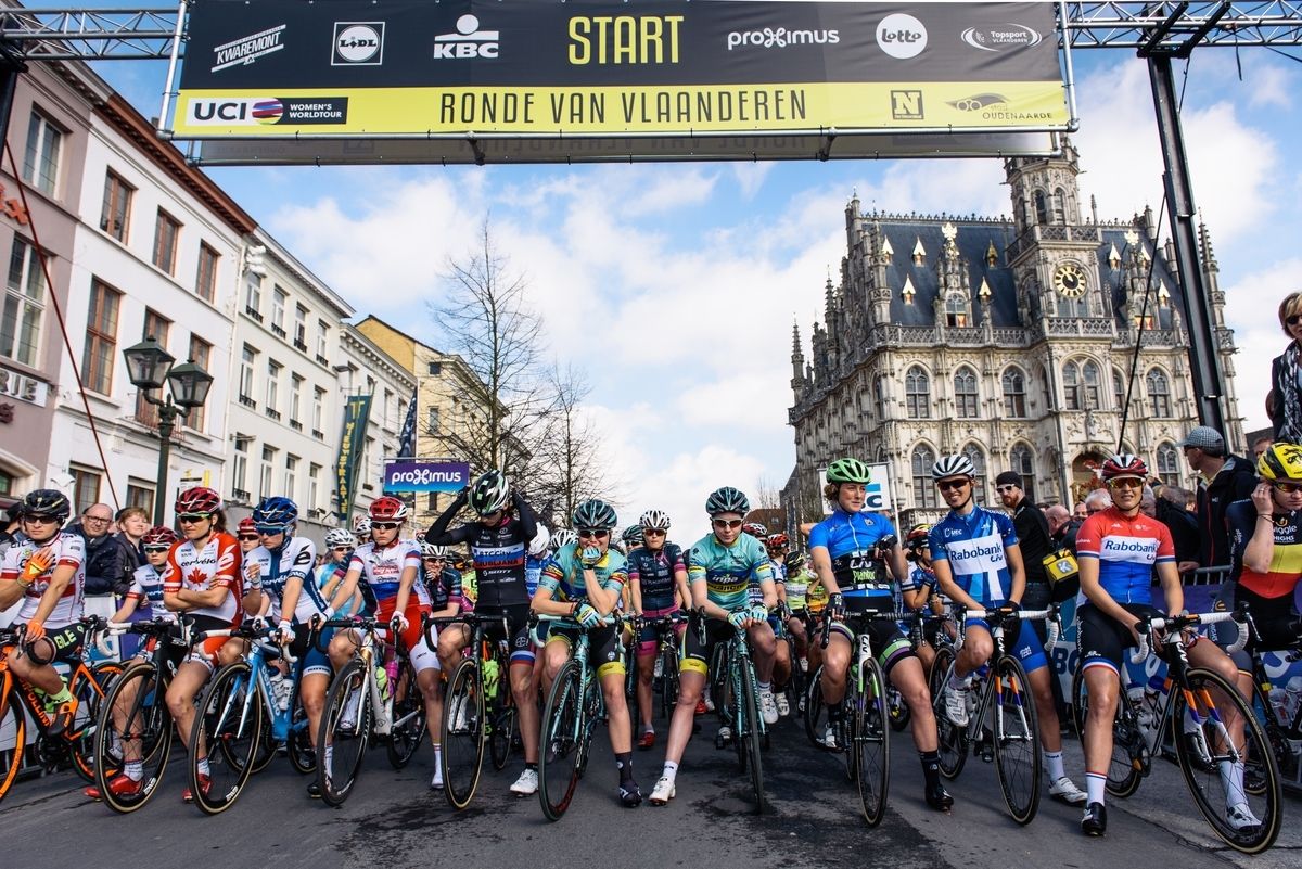 The women on the start line of the 2016 Women's Tour of Flanders