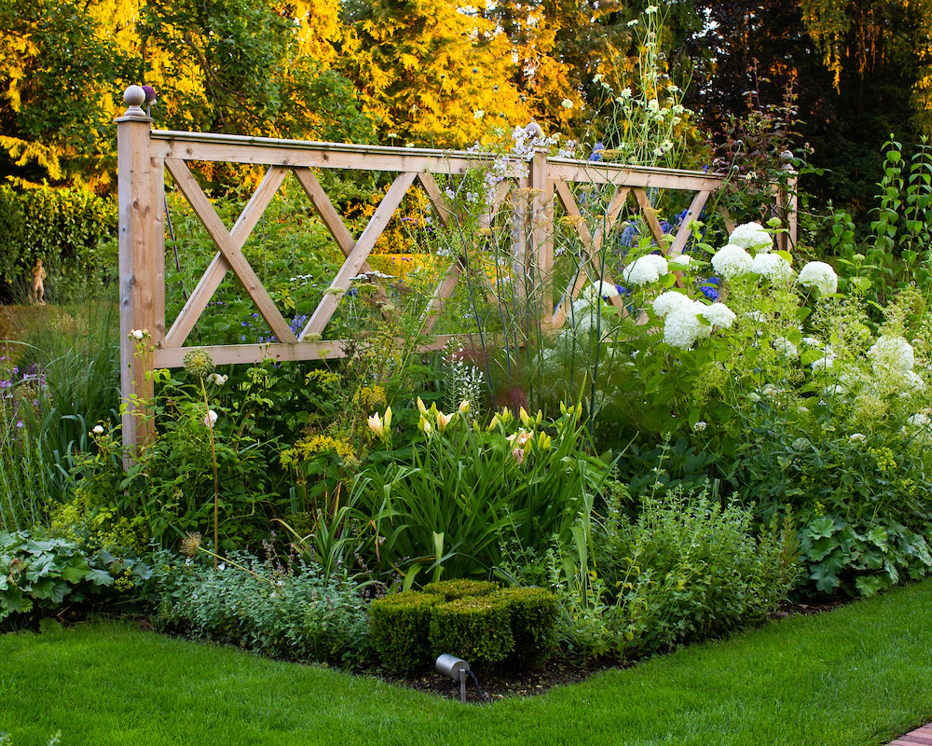 How to plant a cottage garden border | Country