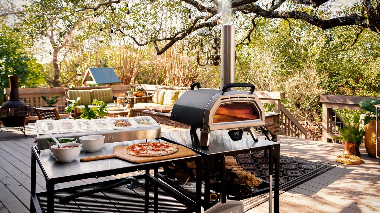 Karu Ooni pizza oven in backyard