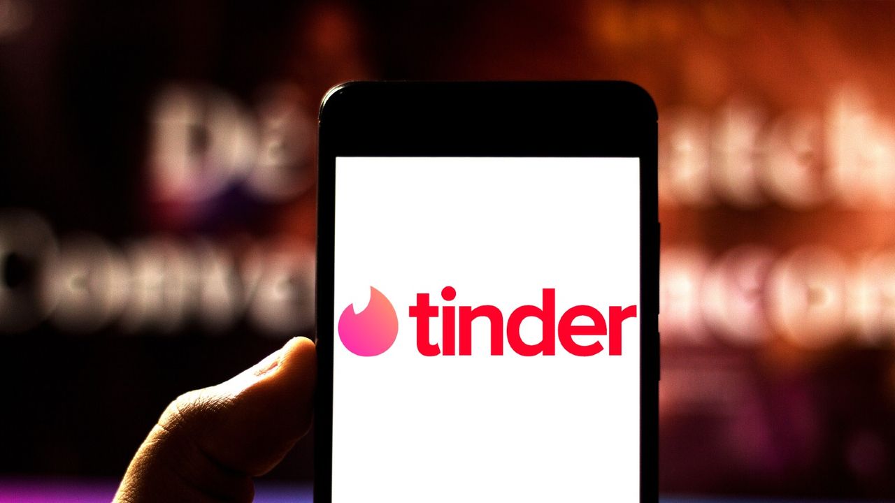 Tinder Launches New Feature So You Can Avoid An Awkward Run In With 