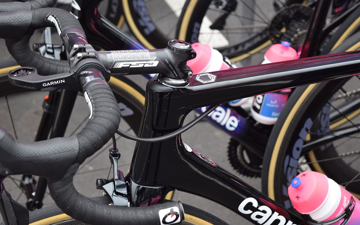 The deep head tube likely improves aerodynamics and allows hydraulic brake hoses to be routed internally