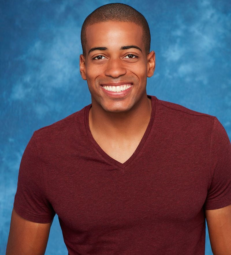 chin, forehead, neck, t shirt, muscle, smile, caesar cut,