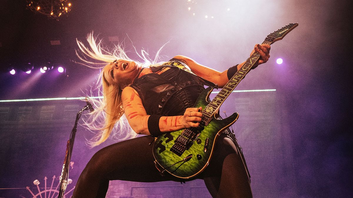 Nita Strauss electrocutes internet trolls using shred guitar lightning ...