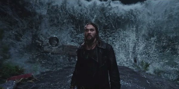 Arhtur Curry in front of tidal wave in Aquaman