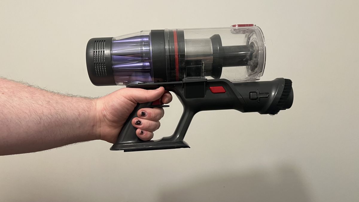 Ultenic U16 Flex vacuum battery being removed