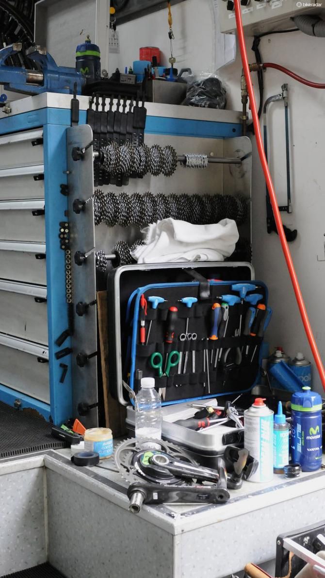 ovistar mechanics have a tidy solution for organising Campagnolo cassettes