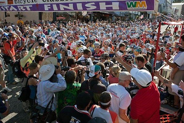 It's Lance mania in Nevada as Armstrong meets the fans.