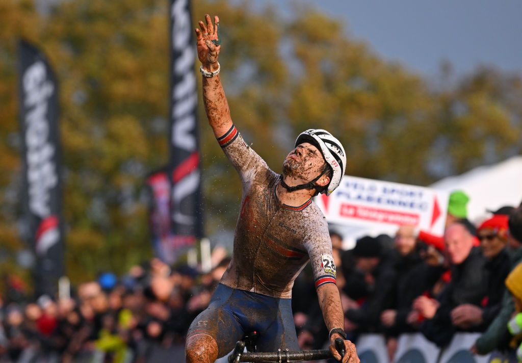 PONTCHATEAU FRANCE NOVEMBER 05 Cameron Mason of Great Britain crosses the finish line as silver medal winner during the 21st UEC European Cyclocross Championships 2023 Mens Elite on November 05 2023 in Pontchateau France Photo by Luc ClaessenGetty Images