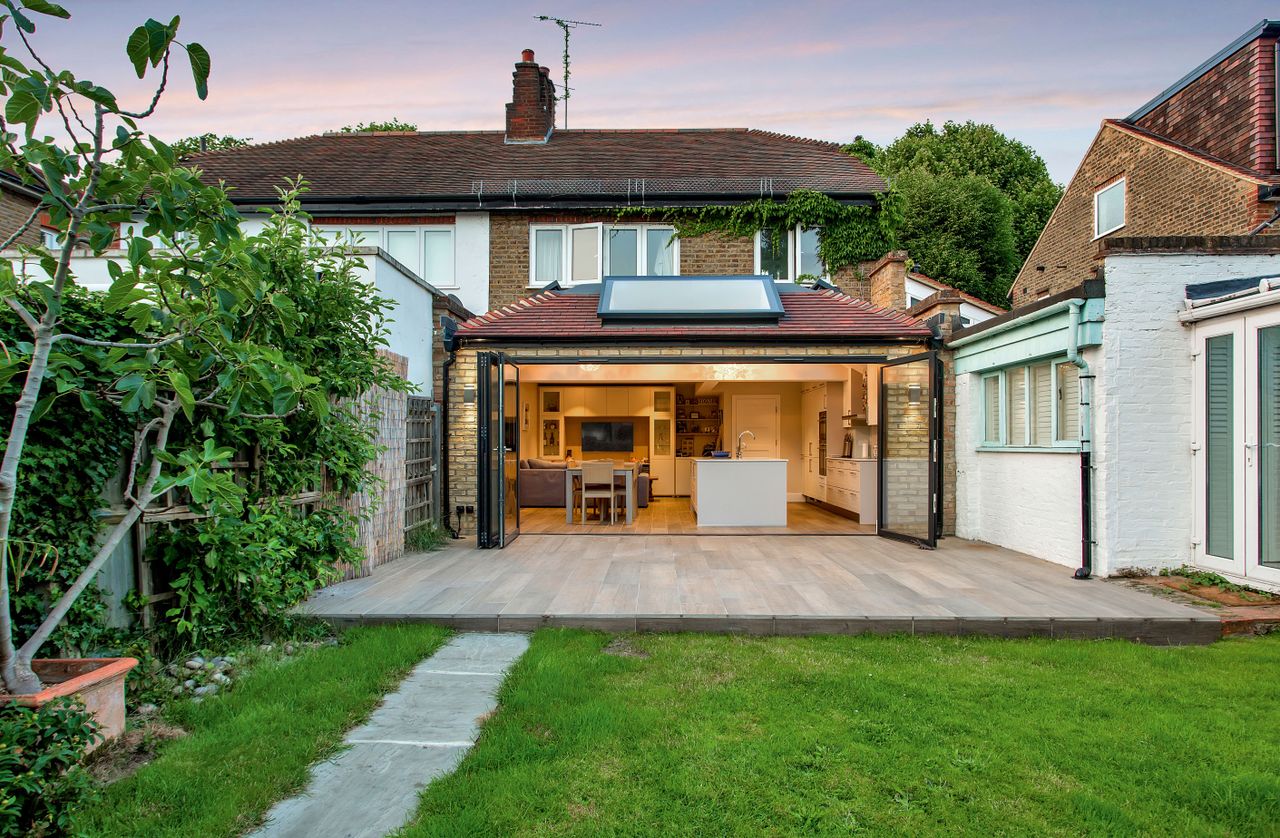 Planning permission guide: a rear extension attached to terraced house by mulroy architects