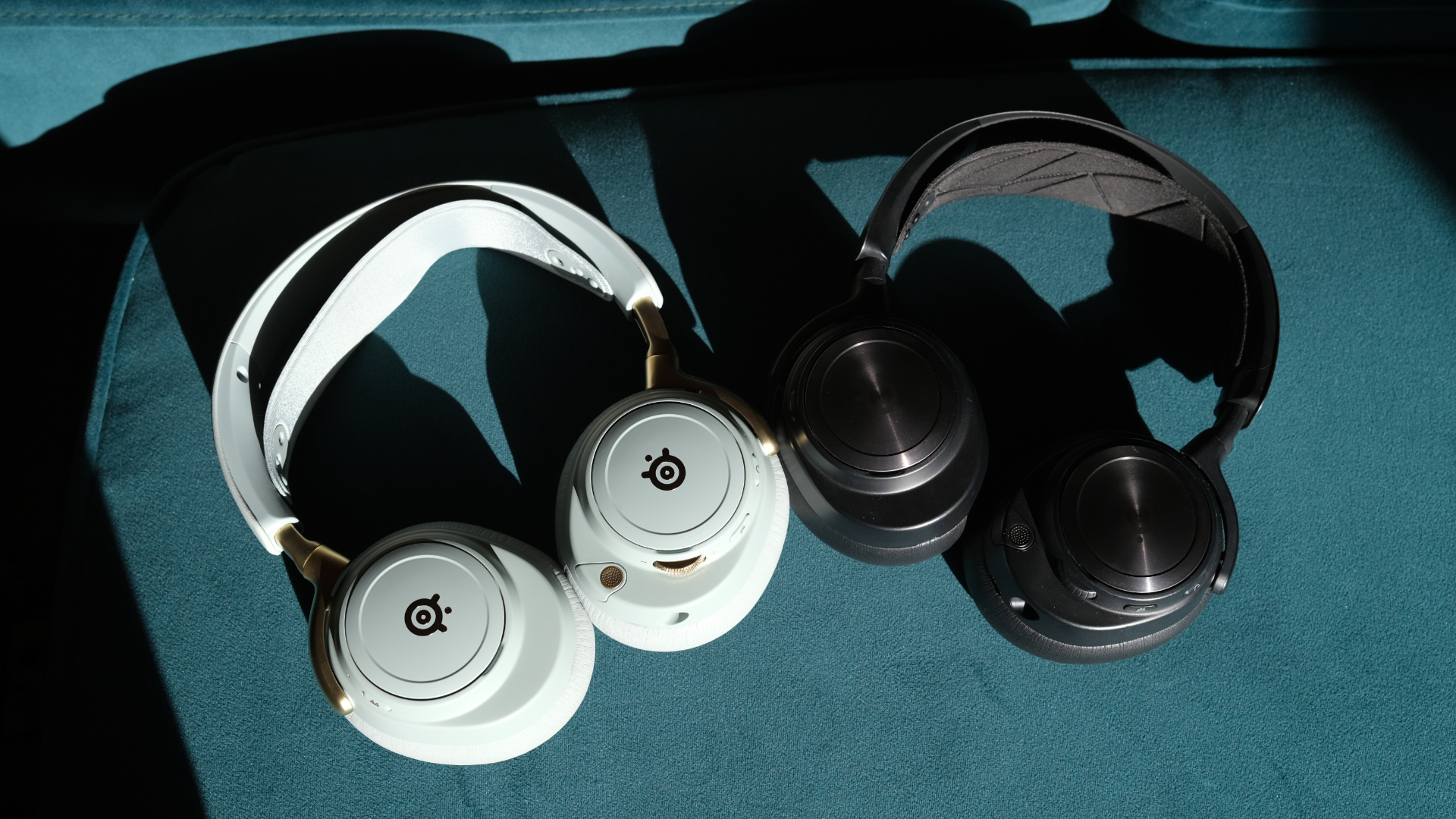SteelSeries Arctis Nova Elite vs Nova Pro Wireless