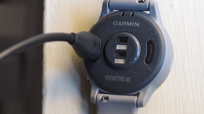 charging vivoactive 4