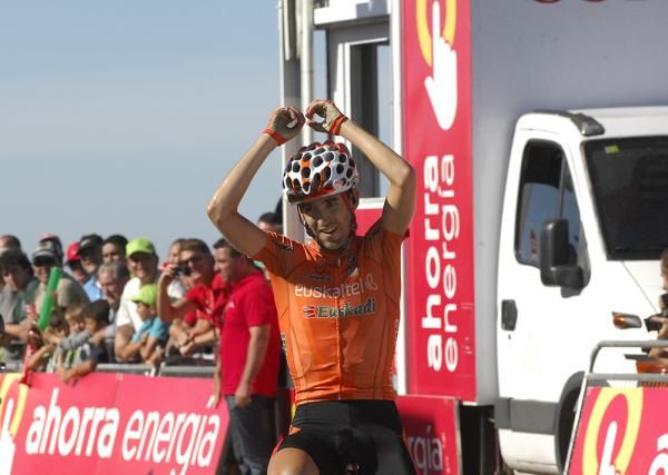 Mikel Nieve (Euskaltel-Euskadi) wins stage 16 of the Vuelta.